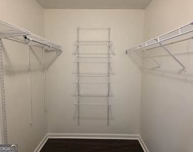 434 Roberts Way - Photo Thumbnail 19