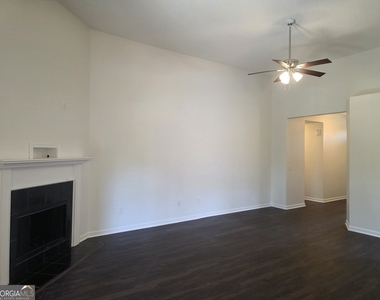 434 Roberts Way - Photo Thumbnail 3