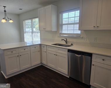 434 Roberts Way - Photo Thumbnail 7