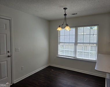 434 Roberts Way - Photo Thumbnail 8