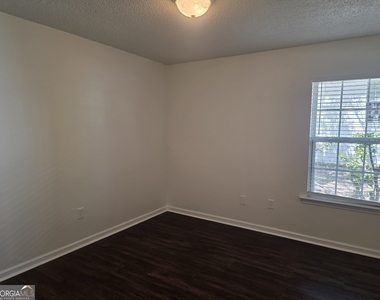 434 Roberts Way - Photo Thumbnail 15