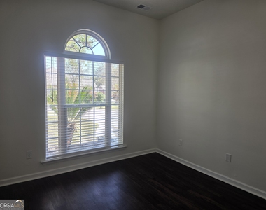 434 Roberts Way - Photo Thumbnail 11