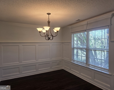 434 Roberts Way - Photo Thumbnail 4