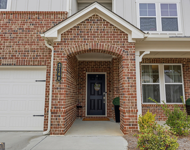 3168 Shirecrest Lane - Photo Thumbnail 4