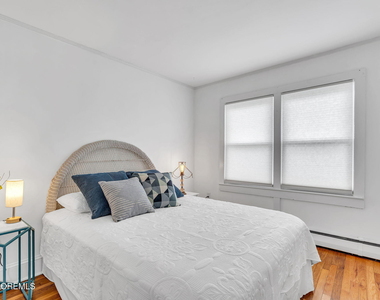 1227 Bay Avenue - Photo Thumbnail 13
