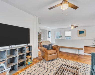 1227 Bay Avenue - Photo Thumbnail 12