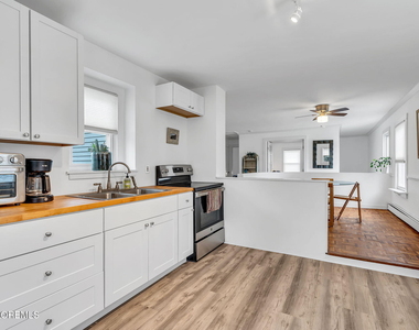 1227 Bay Avenue - Photo Thumbnail 4
