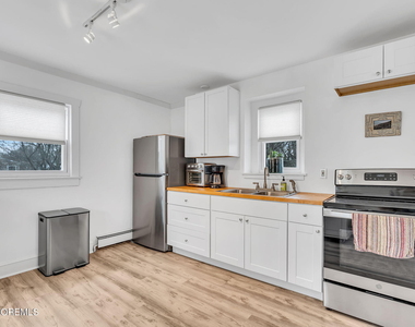 1227 Bay Avenue - Photo Thumbnail 6