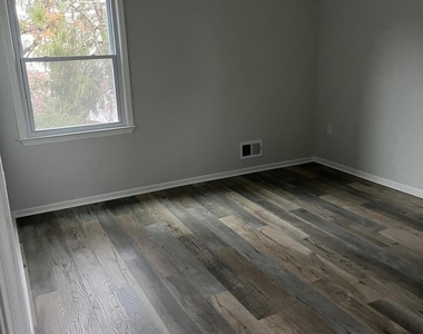 12a Diamond Drive - Photo Thumbnail 3