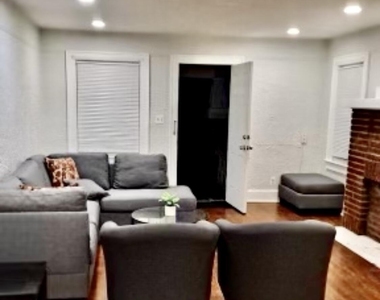 127 Phillips Avenue - Photo Thumbnail 1
