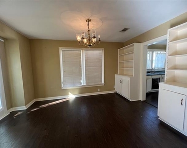 642 Robinson Place - Photo Thumbnail 3