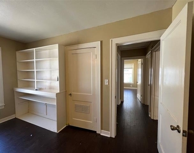 642 Robinson Place - Photo Thumbnail 8