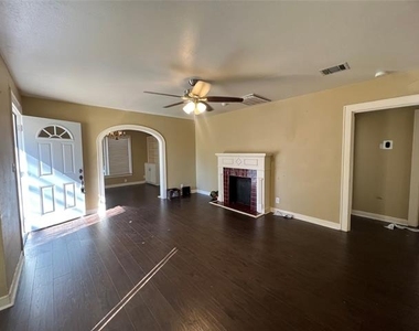 642 Robinson Place - Photo Thumbnail 1
