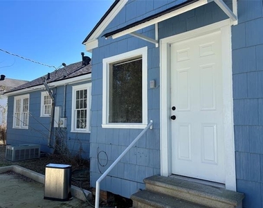 642 Robinson Place - Photo Thumbnail 9