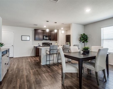 425 Sweet Shade Lane - Photo Thumbnail 4
