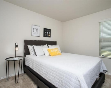 425 Sweet Shade Lane - Photo Thumbnail 5