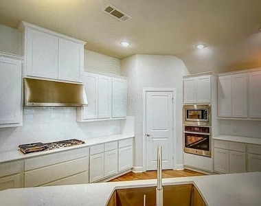 5541 Annie Creek Road - Photo Thumbnail 7