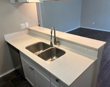 2821 Reagan Street - Photo Thumbnail 5