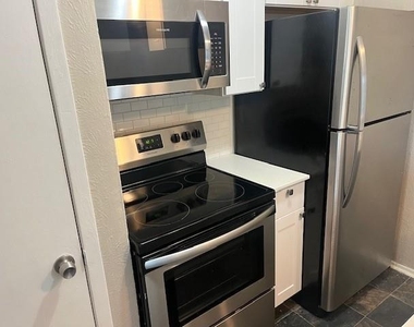 2821 Reagan Street - Photo Thumbnail 4