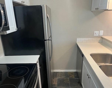 2821 Reagan Street - Photo Thumbnail 3