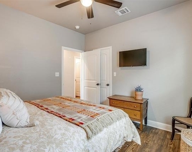 2700 James - Photo Thumbnail 17