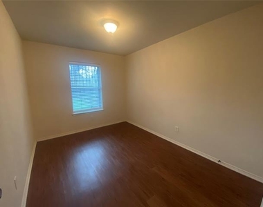 2302 Coleman Avenue - Photo Thumbnail 7