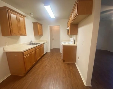 2302 Coleman Avenue - Photo Thumbnail 2