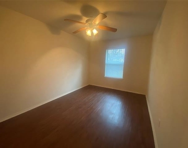 2302 Coleman Avenue - Photo Thumbnail 4