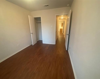 2302 Coleman Avenue - Photo Thumbnail 8