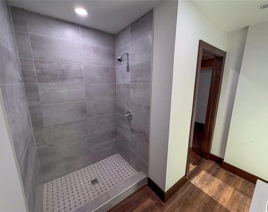 107 E Stone Street - Photo Thumbnail 13