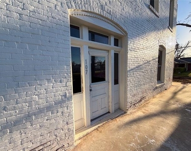 107 E Stone Street - Photo Thumbnail 5