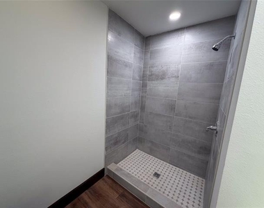 107 E Stone Street - Photo Thumbnail 1