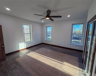 107 E Stone Street - Photo Thumbnail 4