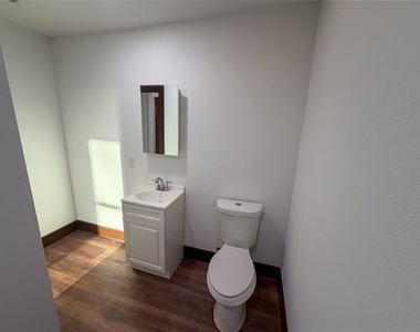 107 E Stone Street - Photo Thumbnail 3