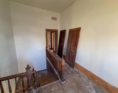 107 E Stone Street - Photo Thumbnail 10