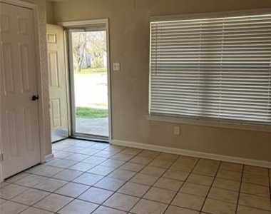 904 N Frances Street - Photo Thumbnail 2