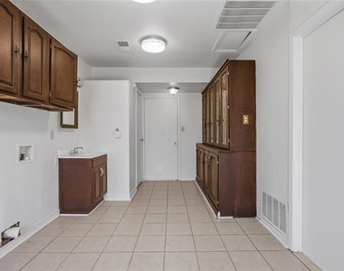 15721 Mapleview Circle - Photo Thumbnail 14