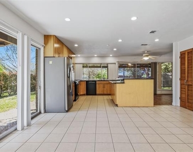 15721 Mapleview Circle - Photo Thumbnail 9