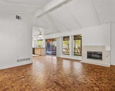 15721 Mapleview Circle - Photo Thumbnail 7