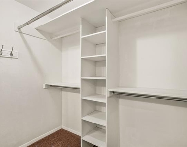 15721 Mapleview Circle - Photo Thumbnail 24