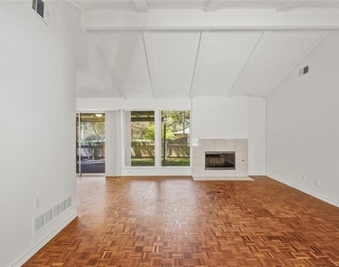 15721 Mapleview Circle - Photo Thumbnail 6