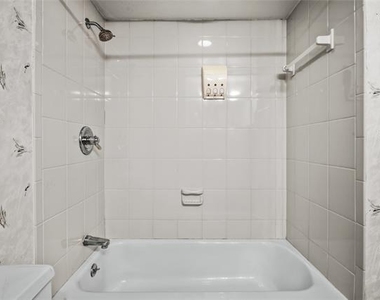 15721 Mapleview Circle - Photo Thumbnail 20