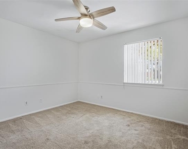 15721 Mapleview Circle - Photo Thumbnail 17