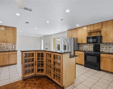 15721 Mapleview Circle - Photo Thumbnail 11