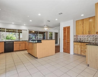 15721 Mapleview Circle - Photo Thumbnail 10
