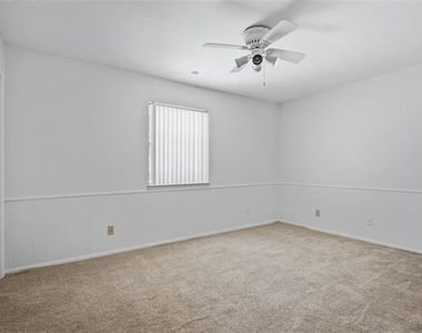 15721 Mapleview Circle - Photo Thumbnail 15
