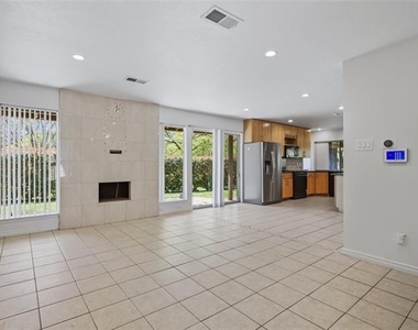 15721 Mapleview Circle - Photo Thumbnail 13