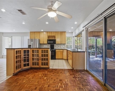 15721 Mapleview Circle - Photo Thumbnail 8