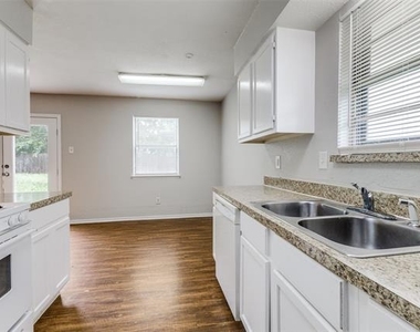 12129 Spring Branch Drive - Photo Thumbnail 4
