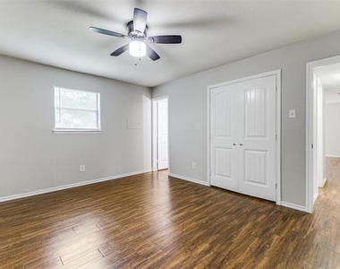 12129 Spring Branch Drive - Photo Thumbnail 7
